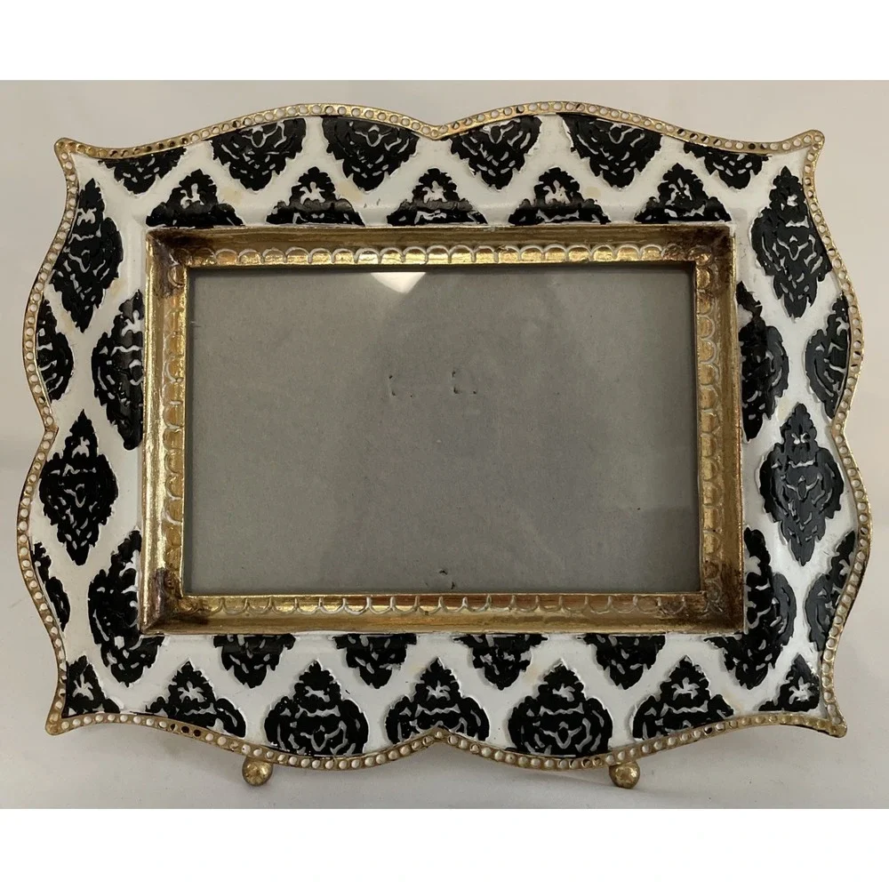 Sicura Tandoor Ikat Black White Gold Resin 7